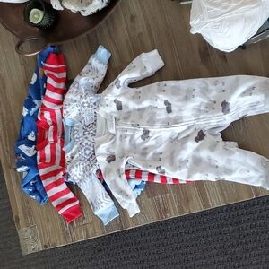 Carter's lot of 4 onesies size 3 months